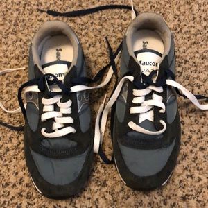 urban outfitter’s vintage saucony sneakers